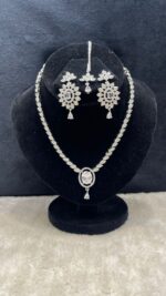 Elegant 1 Karat Gold-Plated Necklace for Women - Image 3