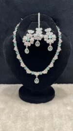 Elegant 1 Karat Gold-Plated Heart Pendant - Image 4