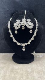 Elegant 1 Karat Gold-Plated Heart Pendant - Image 3