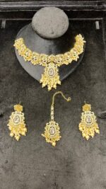 Golden Kundan Bridal Choker Set with Earrings & Maang Tikka - Image 7