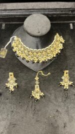 Classic Pearl Elegance Necklace - Image 4