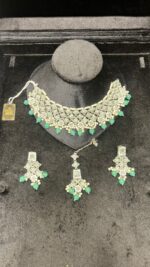 Classic Pearl Elegance Necklace