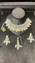 Classic Pearl Elegance Necklace - Image 3