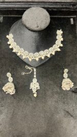 Classic Pearl Elegance Necklace - Image 2